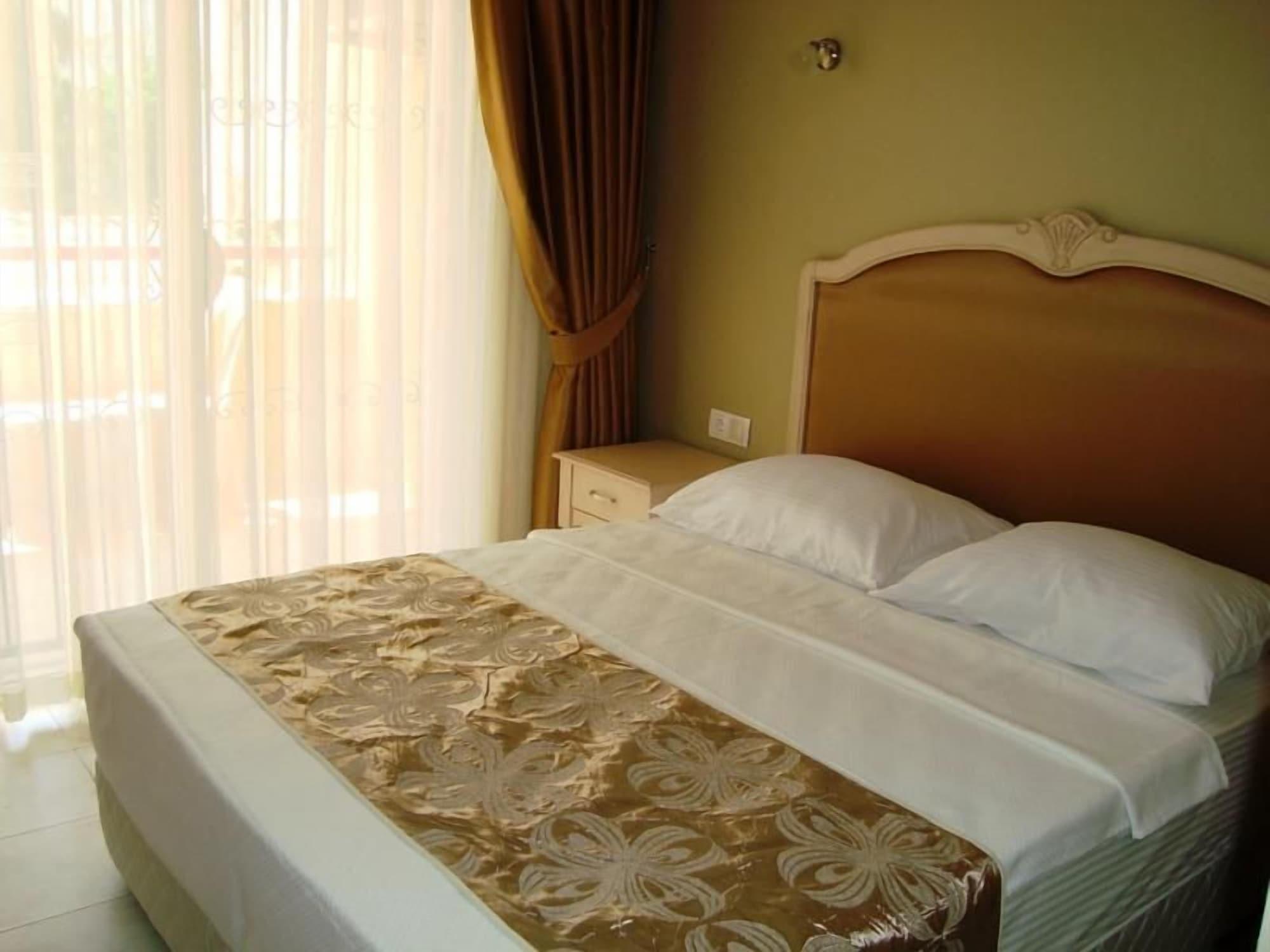 Golden Moon Apart Hotel Kusadasi Exterior photo
