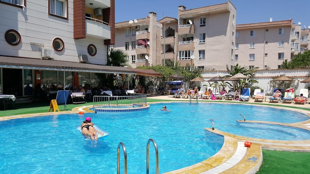 Golden Moon Apart Hotel Kusadasi Exterior photo