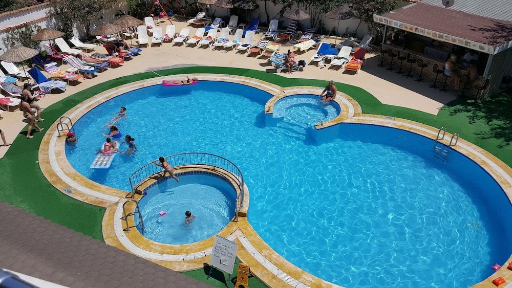 Golden Moon Apart Hotel Kusadasi Exterior photo